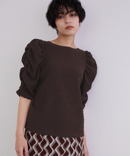 MADEMOISELLE ROPE'（マドモアゼル ロペ）の「【前後2WAY】パフスリーブシャーリングプルオーバー（Tシャツ/カットソー・レディース・ブラック/キナリ/ブラウン・38）」の12枚目の写真