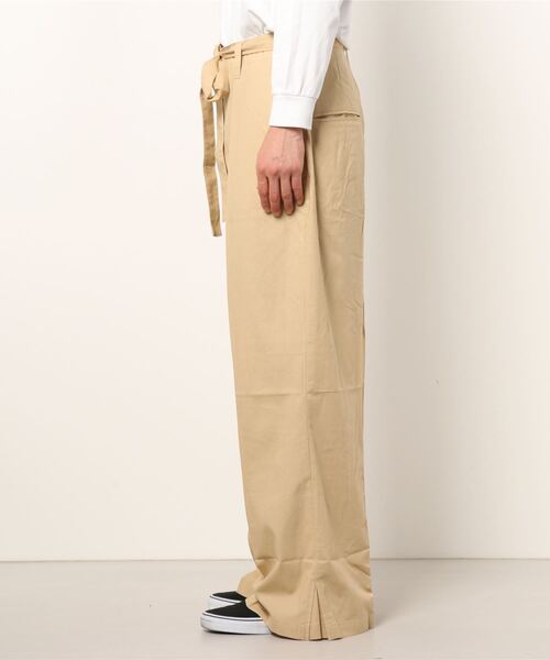 anown（アノン）の「綿麻レーヨン混  裾スリット ハイウエストワイドストレートパンツ ベルト付き【ファッションインフルエンサー ゆや×anown 限定コラボ】（スラックス・メンズ・ブラック/ベージュ・S/M/L）」の14枚目の写真