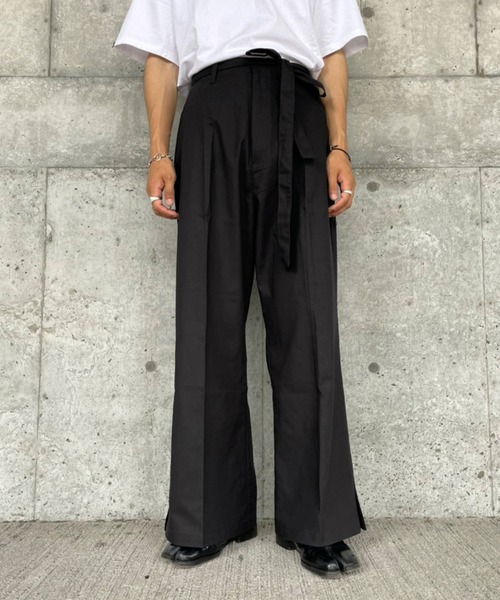anown（アノン）の「綿麻レーヨン混  裾スリット ハイウエストワイドストレートパンツ ベルト付き【ファッションインフルエンサー ゆや×anown 限定コラボ】（スラックス・メンズ・ブラック/ベージュ・S/M/L）」の2枚目の写真
