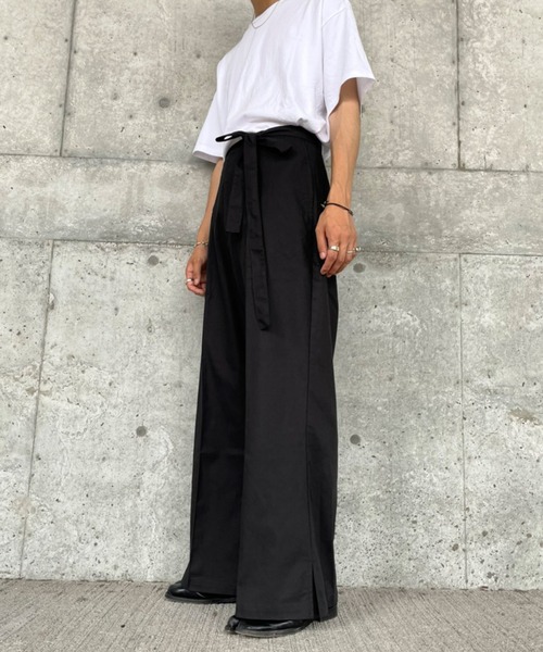 anown（アノン）の「綿麻レーヨン混  裾スリット ハイウエストワイドストレートパンツ ベルト付き【ファッションインフルエンサー ゆや×anown 限定コラボ】（スラックス・メンズ・ブラック/ベージュ・S/M/L）」の3枚目の写真