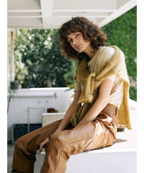 Ungrid(アングリッド)の「バックエンブロイダリーTee(Tシャツ/カットソー・レディース・オフホワイト/ブラック/ベージュ/オレンジ・FREE)」の20枚目の写真