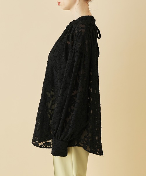 MADEMOISELLE ROPE'（マドモアゼル ロペ）の「【秋まで使える】【一部WEB限定】バックリボンフラワーシアーブラウス（シャツ/ブラウス・レディース・ブラック/ピンク/キナリ・38）」の6枚目の写真