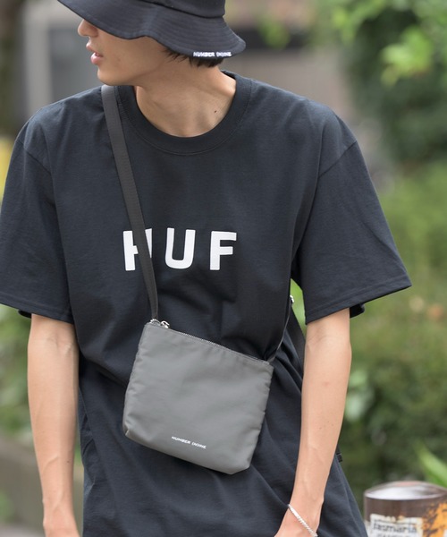 NUMBER (N)INE（ナンバーナイン）の「【NUMBER (N)INE】シャイニーナイロンツイルサコッシュバッグ（ショルダーバッグ・メンズ・ブルー/ブラック/カーキ/ホワイト/キャメル/グレー・FREE）」の11枚目の写真