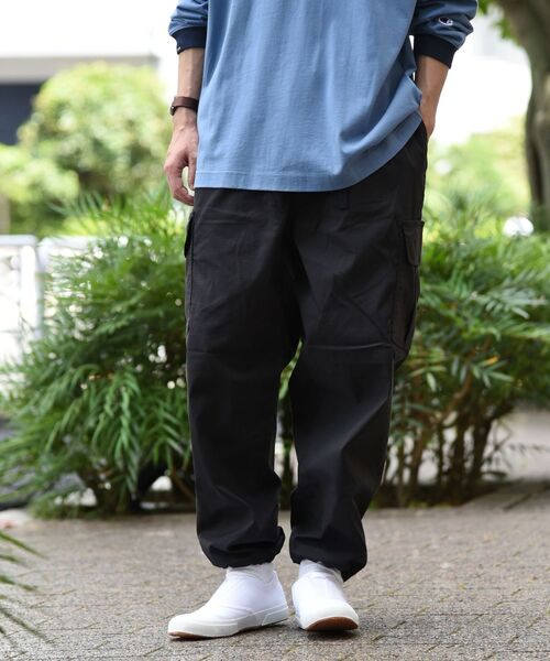 HINSON（ヒンソン）の「【SHIPS別注】HINSON: ワイド カーゴ イージーパンツ（カーゴパンツ・メンズ・ブラック/オリーブ/カーキ・MEDIUM/LARGE/SMALL）」の4枚目の写真