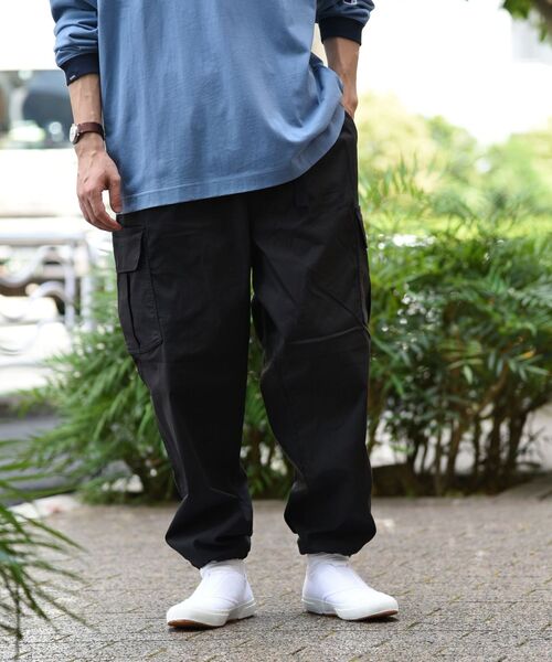 HINSON（ヒンソン）の「【SHIPS別注】HINSON: ワイド カーゴ イージーパンツ（カーゴパンツ・メンズ・ブラック/オリーブ/カーキ・MEDIUM/LARGE/SMALL）」の7枚目の写真