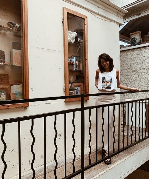 esutoreja(エストレジャ)の「The City and the Beachタンクトップ(タンクトップ・レディース・ホワイト/ブラック・FREE)」の3枚目の写真