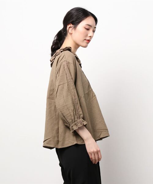 Samansa Mos2(サマンサ モスモス)の「レース襟ブラウス(シャツ/ブラウス・レディース・ダークブラウン/カーキ/キナリ・フリ-)」の5枚目の写真