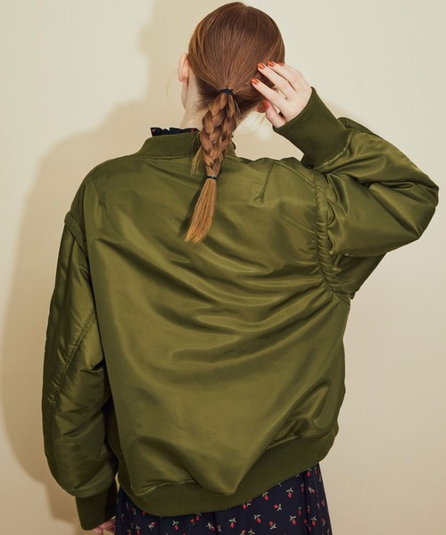 MADEMOISELLE ROPE'(マドモアゼル ロペ)の「【2WAY】 MA-1ブルゾン(MA-1・レディース・ブラック/カーキ・38)」の13枚目の写真