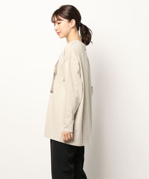 Samansa Mos2 blue（サマンサモスモスブルー）の「フォトプリントロンT（Tシャツ/カットソー・レディース・オフホワイト/キナリ/チャコール・ﾌﾘ-）」の4枚目の写真