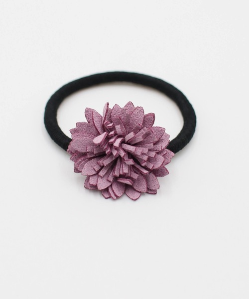 Rora（ローラ）の「【日本製】 ベラ お花モチーフ ヘアゴム (4color) ハンドメイド ポニーテール 白 パープル ピンク ブルー（ヘアゴム・キッズ・パープル/ピンク/ホワイト/グレイッシュブルー・FREE）」の3枚目の写真
