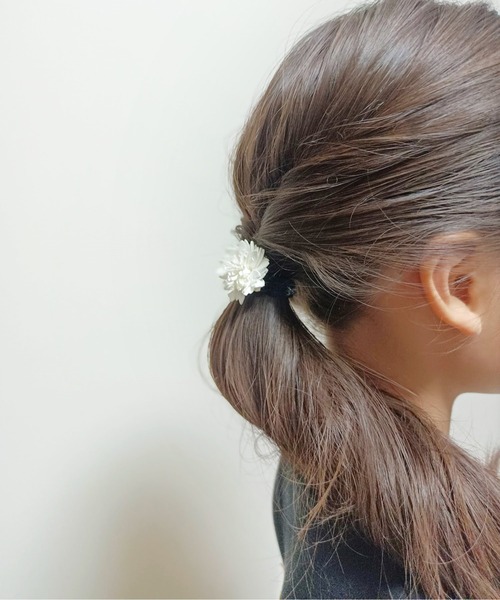 Rora（ローラ）の「【日本製】 ベラ お花モチーフ ヘアゴム (4color) ハンドメイド ポニーテール 白 パープル ピンク ブルー（ヘアゴム・キッズ・パープル/ピンク/ホワイト/グレイッシュブルー・FREE）」の9枚目の写真