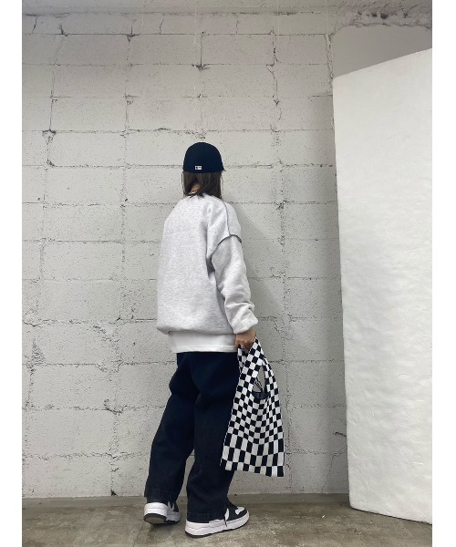 WC（ダブル シー）の「anotherロゴビッグスウェット（スウェット・レディース・ブラック/グレー・FREE）」の4枚目の写真