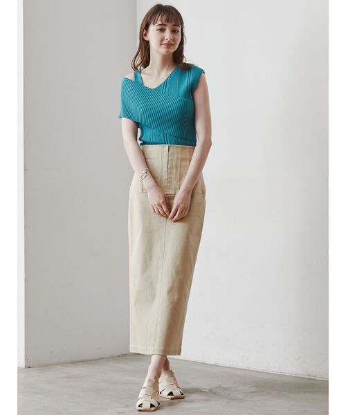 LAGUNAMOON（ラグナムーン）の「アシンメトリーショルダーニットプルオーバー（ニット/セーター・レディース・ブラック/ターコイズブルー/ベージュ・FREE）」の4枚目の写真