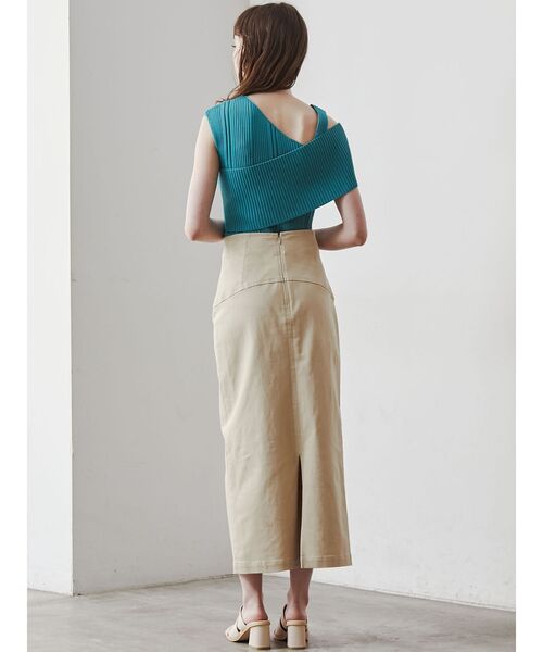 LAGUNAMOON（ラグナムーン）の「アシンメトリーショルダーニットプルオーバー（ニット/セーター・レディース・ブラック/ターコイズブルー/ベージュ・FREE）」の6枚目の写真