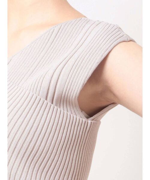 LAGUNAMOON（ラグナムーン）の「アシンメトリーショルダーニットプルオーバー（ニット/セーター・レディース・ブラック/ターコイズブルー/ベージュ・FREE）」の11枚目の写真