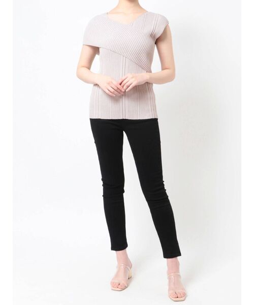 LAGUNAMOON（ラグナムーン）の「アシンメトリーショルダーニットプルオーバー（ニット/セーター・レディース・ブラック/ターコイズブルー/ベージュ・FREE）」の13枚目の写真