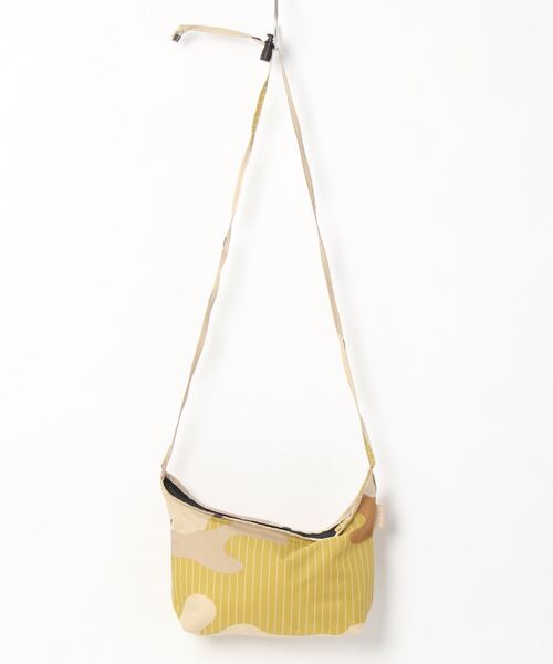 392 plusm（サンキューニプリュスエム）の「Pochette - camouflage - 731796（ショルダーバッグ・レディース・ベージュ/グリーン・ONE SIZE）」の5枚目の写真