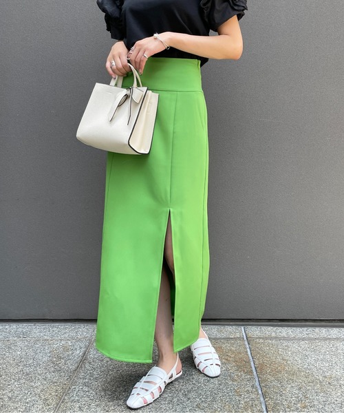 Meli rich(メリーリッチ)の「ジョーゼットフロントスリットナロースカート(スカート・レディース・ブラック/オレンジ/グリーン/アイボリー・MEDIUM)」の3枚目の写真