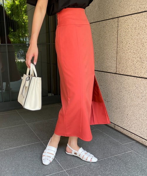 Meli rich(メリーリッチ)の「ジョーゼットフロントスリットナロースカート(スカート・レディース・ブラック/オレンジ/グリーン/アイボリー・MEDIUM)」の7枚目の写真