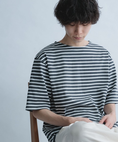 FORK&SPOON(フォークアンドスプーン)の「『ユニセックス』FORK&SPOON ボートネックボーダーショートスリーブ(Tシャツ/カットソー・メンズ・ホワイト系その他/ブラック系その他/グリーン系その他/パープル系その他・4/5)」の2枚目の写真