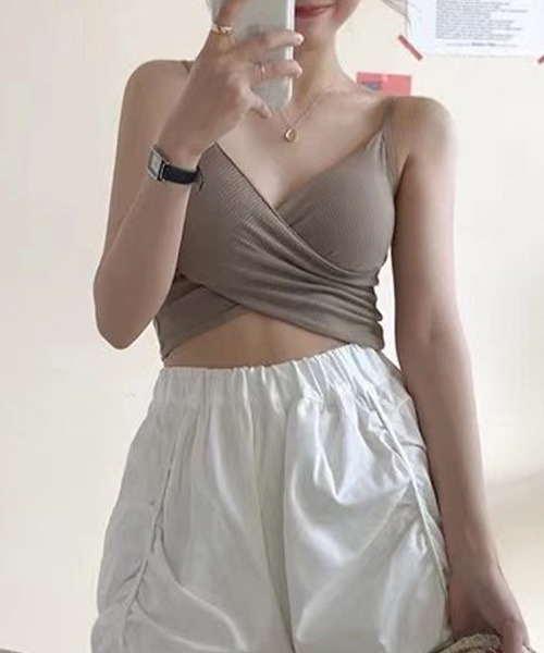 c.u.l（シーユーエル）の「【c.u.l:w】カップ付きクロスキャミソール culw223（キャミソール・レディース・ホワイト/ブラック/ベージュ/グレー/イエロー/ボルドー・FREE）」の5枚目の写真