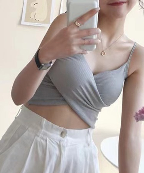 c.u.l（シーユーエル）の「【c.u.l:w】カップ付きクロスキャミソール culw223（キャミソール・レディース・ホワイト/ブラック/ベージュ/グレー/イエロー/ボルドー・FREE）」の4枚目の写真