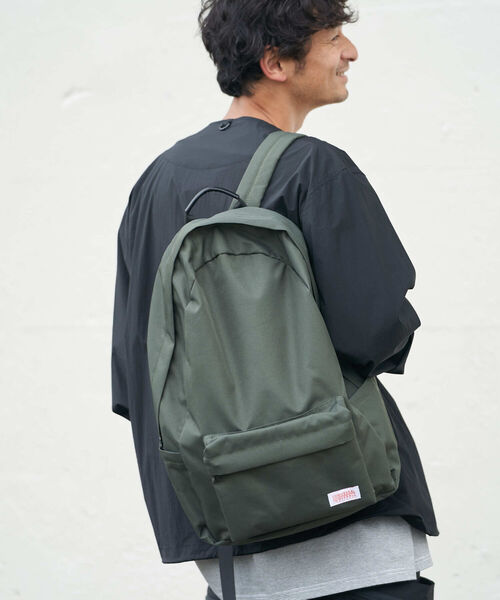 B:MING by BEAMS(ビーミングバイビームス)の「UNIVERSAL OVERALL x B:MING by BEAMS / 別注 デイパック(バックパック/リュック・メンズ・ブラック/オリーブ・FREE)」の9枚目の写真