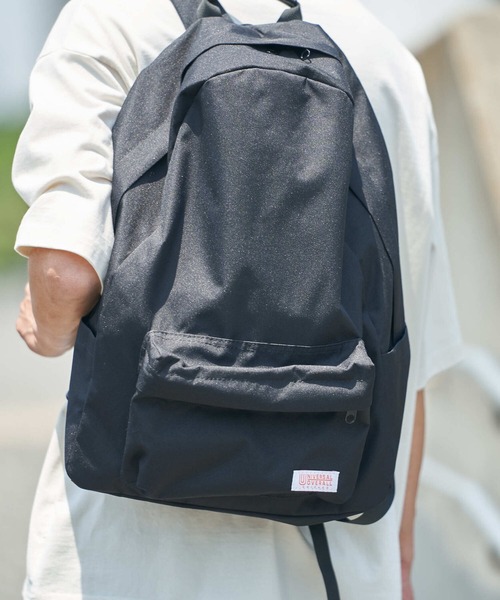 B:MING by BEAMS(ビーミングバイビームス)の「UNIVERSAL OVERALL x B:MING by BEAMS / 別注 デイパック(バックパック/リュック・メンズ・ブラック/オリーブ・FREE)」の2枚目の写真