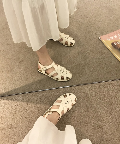 Doula Doula(ドゥーラドゥーラ)の「フラットグルカサンダル(サンダル・レディース・ブラック/ブラウン/オフホワイト・S/M)」の4枚目の写真