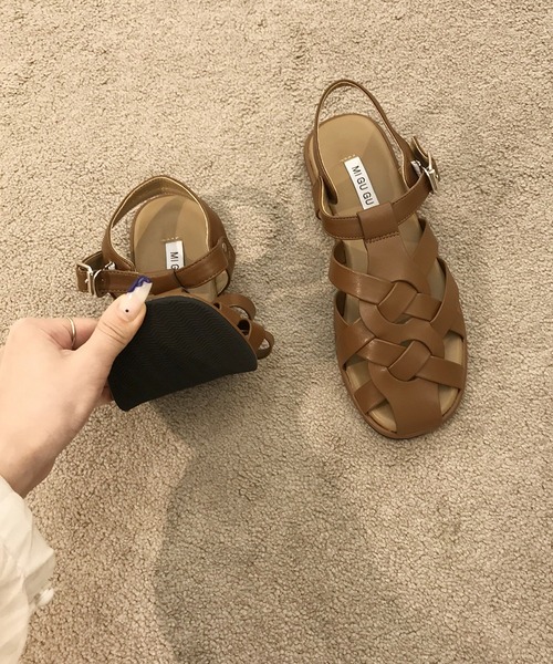 Doula Doula(ドゥーラドゥーラ)の「フラットグルカサンダル(サンダル・レディース・ブラック/ブラウン/オフホワイト・S/M)」の6枚目の写真