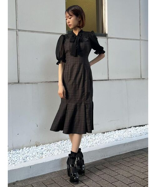 EATME(イートミー)の「ボウタイマーメイドワンピース(ワンピース・レディース・オフホワイト/ブラック/その他1・SMALL/MEDIUM)」の4枚目の写真