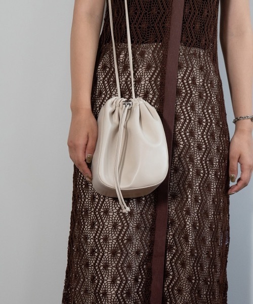 Amiur(エミレ)の「tteog purse bag(ハンドバッグ・レディース・ブラック/オレンジ/アイボリー・FREE)」の7枚目の写真