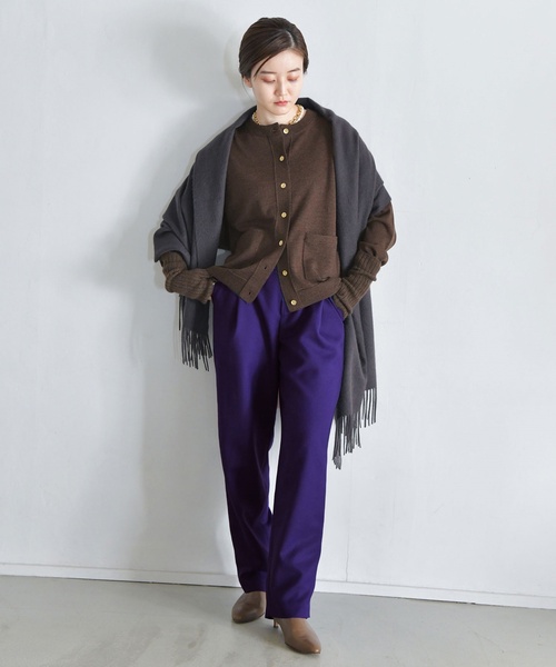 IENA（イエナ）の「CROSA クルーネックカーディガン（ニット/セーター・レディース・ベージュ/ブラウン・FREE）」の3枚目の写真