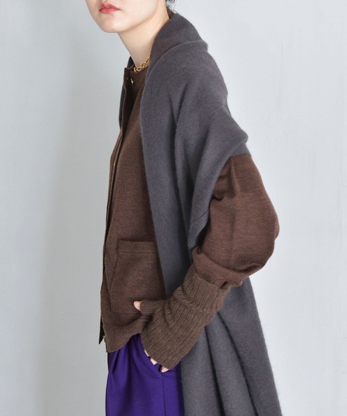 IENA（イエナ）の「CROSA クルーネックカーディガン（ニット/セーター・レディース・ベージュ/ブラウン・FREE）」の5枚目の写真