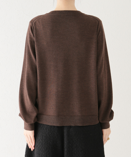 IENA（イエナ）の「CROSA クルーネックカーディガン（ニット/セーター・レディース・ベージュ/ブラウン・FREE）」の13枚目の写真