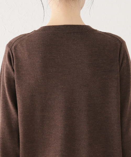 IENA（イエナ）の「CROSA クルーネックカーディガン（ニット/セーター・レディース・ベージュ/ブラウン・FREE）」の15枚目の写真