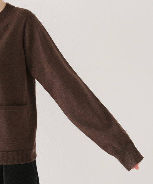 IENA（イエナ）の「CROSA クルーネックカーディガン（ニット/セーター・レディース・ベージュ/ブラウン・FREE）」の16枚目の写真