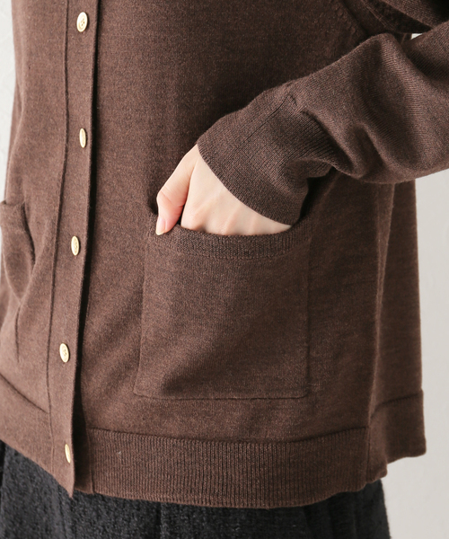 IENA（イエナ）の「CROSA クルーネックカーディガン（ニット/セーター・レディース・ベージュ/ブラウン・FREE）」の18枚目の写真