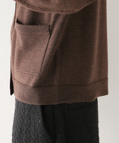 IENA（イエナ）の「CROSA クルーネックカーディガン（ニット/セーター・レディース・ベージュ/ブラウン・FREE）」の20枚目の写真