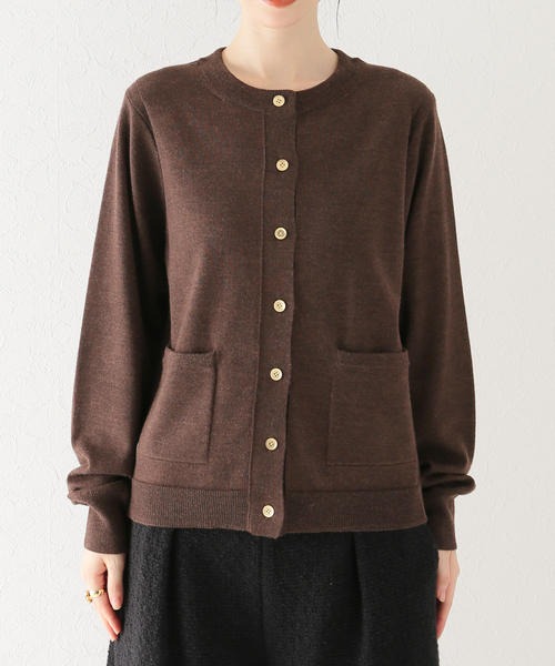 IENA（イエナ）の「CROSA クルーネックカーディガン（ニット/セーター・レディース・ベージュ/ブラウン・FREE）」の22枚目の写真