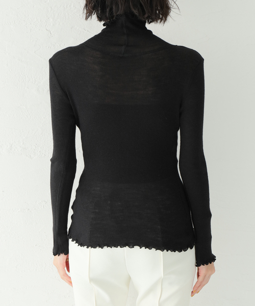 VERMEIL par iena(ヴェルメイユパーイエナ)の「【TOQUE/トック】針抜き スムス ハイネックプルオーバー(Tシャツ/カットソー・レディース・ブラック・FREE)」の2枚目の写真