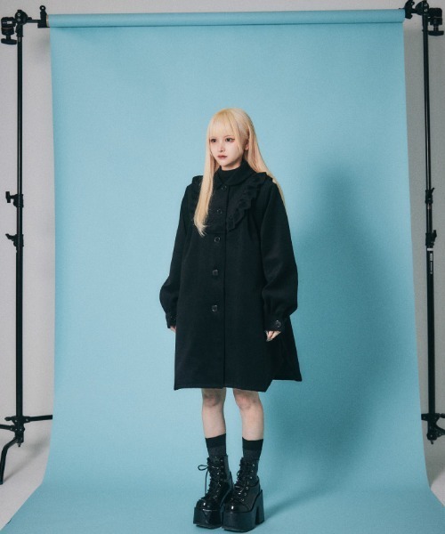 axes femme(アクシーズファム)の「ラウンドフリルコート(その他アウター・レディース・ブラック・1/0)」の2枚目の写真