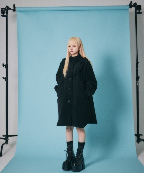 axes femme(アクシーズファム)の「ラウンドフリルコート(その他アウター・レディース・ブラック・1/0)」の11枚目の写真