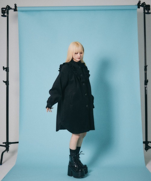 axes femme(アクシーズファム)の「ラウンドフリルコート(その他アウター・レディース・ブラック・1/0)」の14枚目の写真