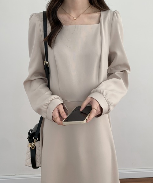 ECLIN（エクラン）の「スクエアネックAラインフレアワンピース（ワンピース・レディース・ブラック/ダークブラウン/ベージュ・M/L）」の12枚目の写真