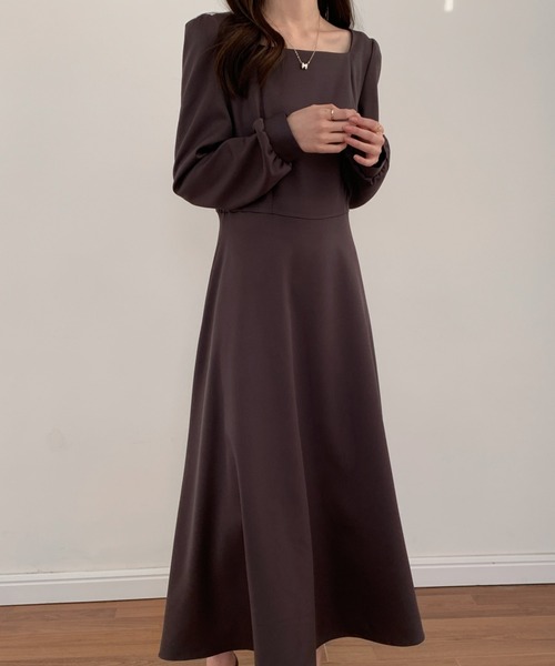 ECLIN（エクラン）の「スクエアネックAラインフレアワンピース（ワンピース・レディース・ブラック/ダークブラウン/ベージュ・M/L）」の5枚目の写真