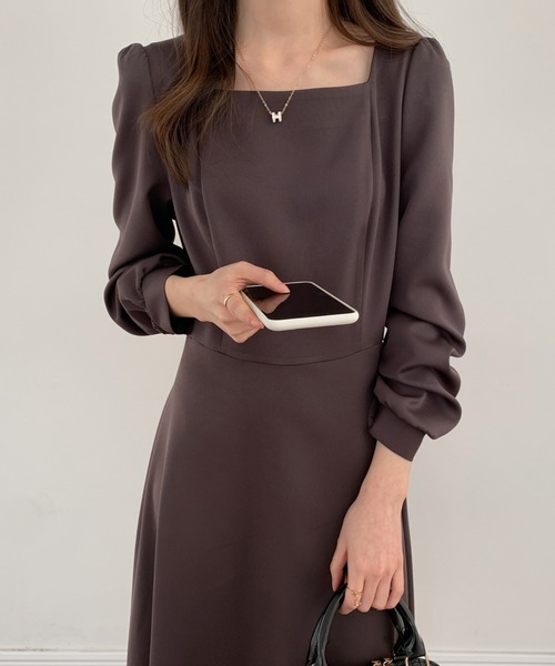 ECLIN（エクラン）の「スクエアネックAラインフレアワンピース（ワンピース・レディース・ブラック/ダークブラウン/ベージュ・M/L）」の7枚目の写真