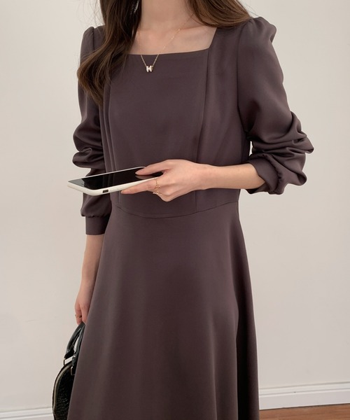 ECLIN（エクラン）の「スクエアネックAラインフレアワンピース（ワンピース・レディース・ブラック/ダークブラウン/ベージュ・M/L）」の19枚目の写真