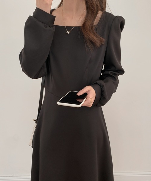 ECLIN（エクラン）の「スクエアネックAラインフレアワンピース（ワンピース・レディース・ブラック/ダークブラウン/ベージュ・M/L）」の8枚目の写真