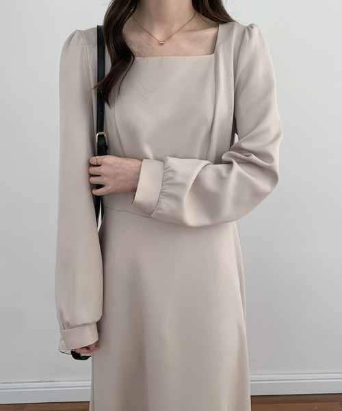 ECLIN（エクラン）の「スクエアネックAラインフレアワンピース（ワンピース・レディース・ブラック/ダークブラウン/ベージュ・M/L）」の9枚目の写真